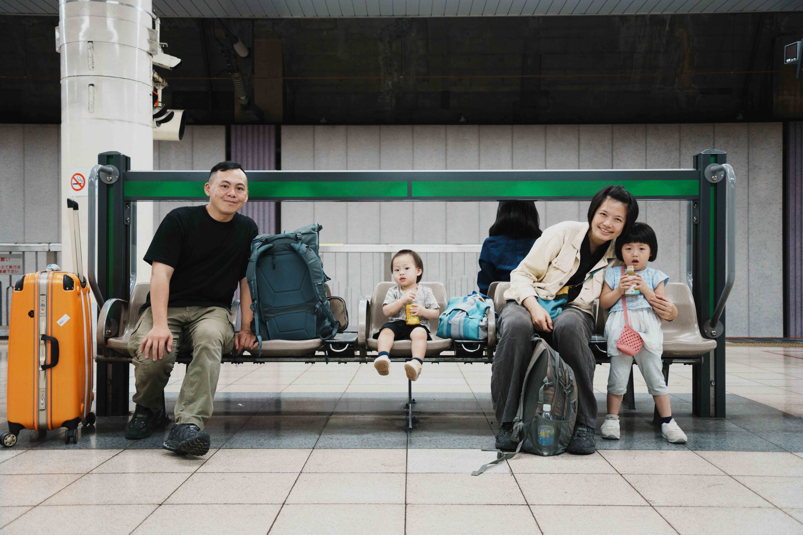Read more about the article 《𤆬囝仔出國》（一）從飛行開始的旅行設計課：不只是帶孩子看世界，而是一起學會怎麼陪伴與準備